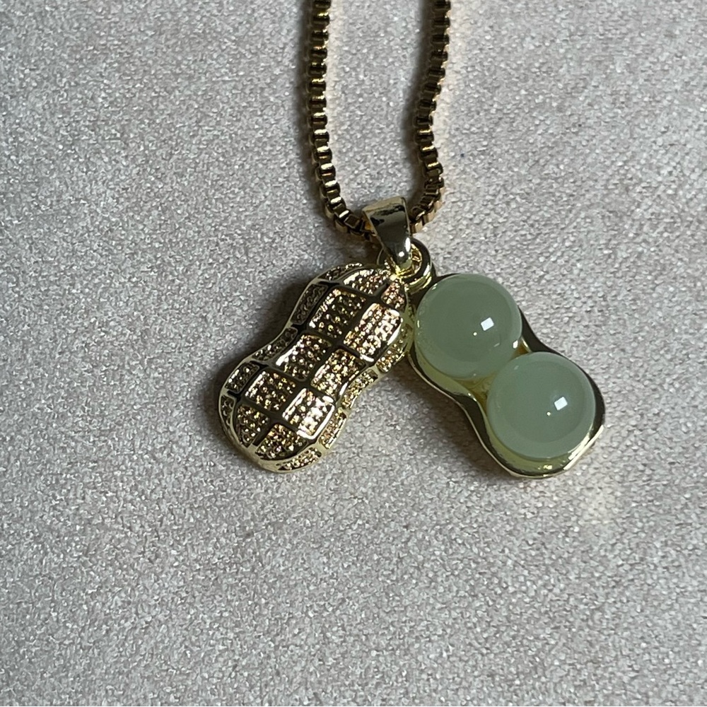 Peanut 🥜 🐣❤️💕Gold and Green Pendant Necklace